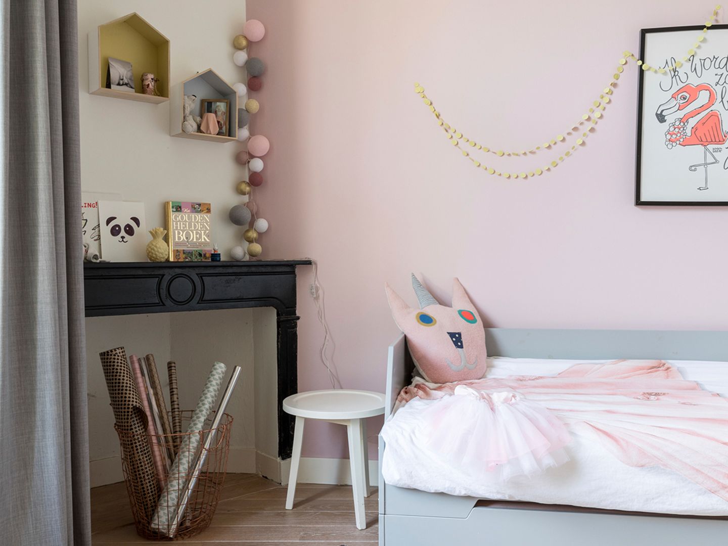 Mädchenzimmer mit rosa Wand