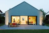 Umbau Doppelgiebelhaus: Mit Sichtachsen und minimalistisch geplant