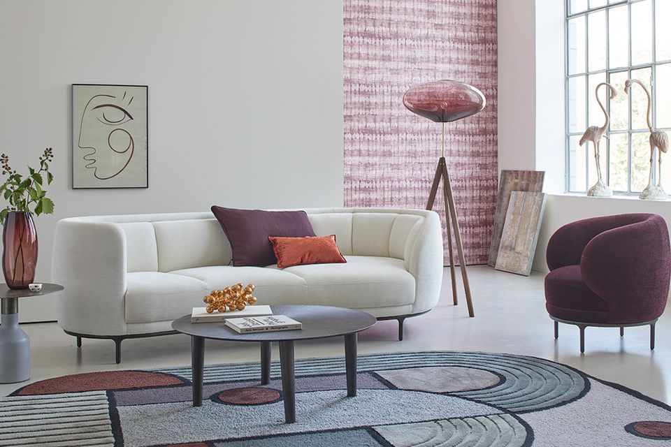 Bordeauxrot im Wohnzimmer