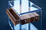 Konsole mit Holz