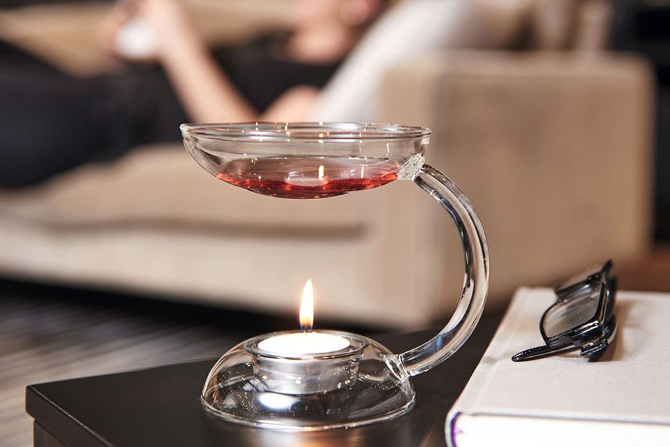 Duftlampe "Aroma" von Leonardo auf einem Beistelltischchen