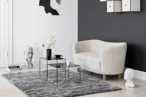 Sofa „Mingle“ mit Schaffell-Bezug von byLassen