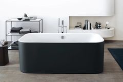 Freistehende Badewanne "Happy D.2 Plus" zweifarbig mit mattem Finish in Anthrazit von Duravit