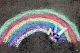 Regenbogen aus Straßenkreide