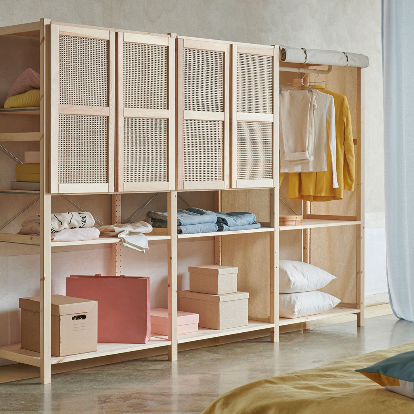 wenig platz: individueller kleiderschrank mit "ivar" von ikea