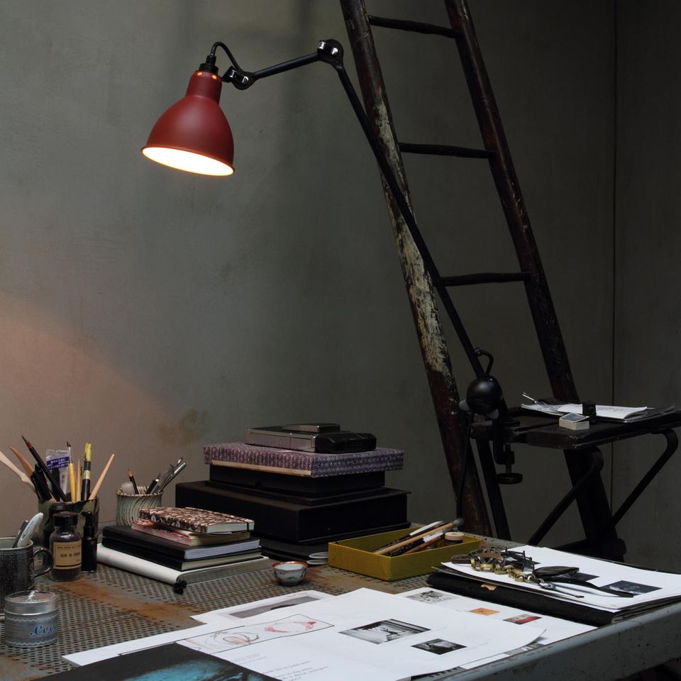 Inspiration: Industrieleuchten, hier von DCW Éditions, geben dem Arbeitsplatz einen rauen Look. Inspiration: Industrieleuchten, hier von DCW Éditions, geben dem Arbeitsplatz einen rauen Look.