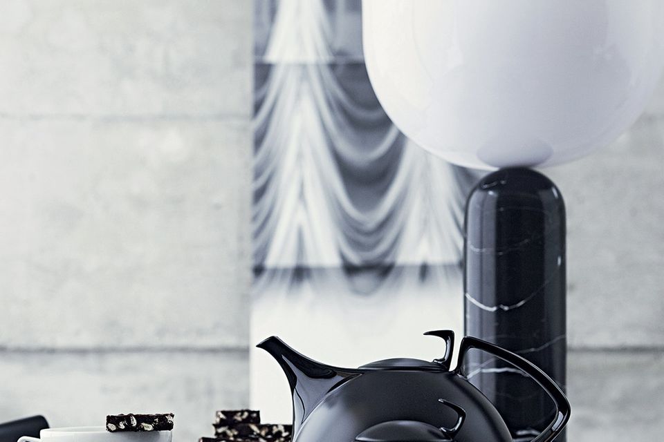 Teekanne "TAC 01" von Walter Gropius für Rosenthal Teekanne "TAC 01" von Walter Gropius für Rosenthal