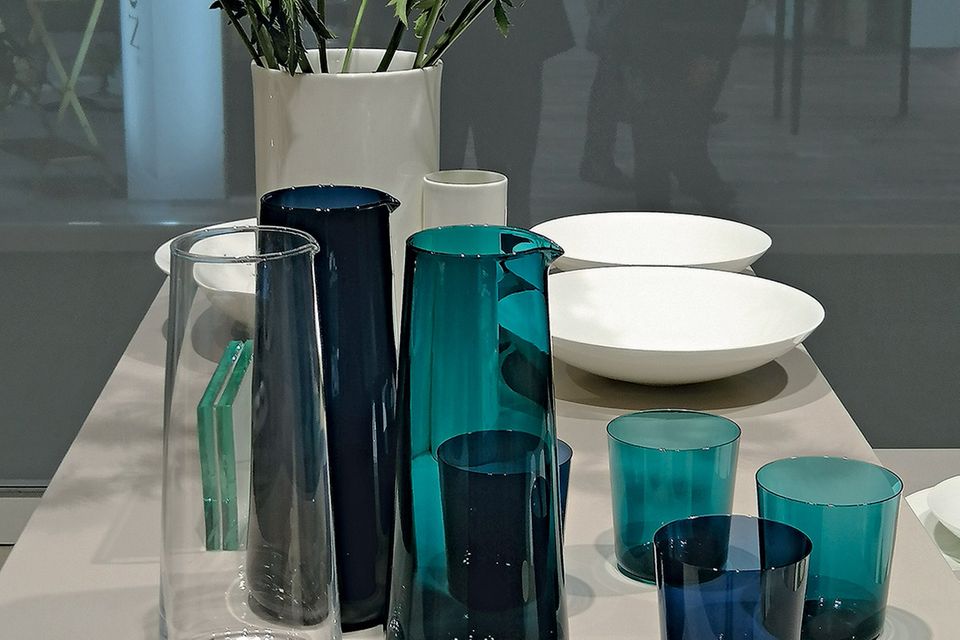 Fine Dining von den Tellern "Coupe". Stilvolle Wasserquelle: Karaffe und Glas "Odeon" Fine Dining von den Tellern "Coupe". Stilvolle Wasserquelle: Karaffe und Glas "Odeon"