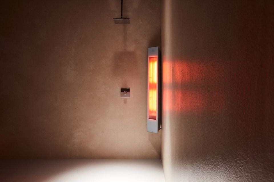 Wohlige Wärme mit Infrarot-Eckmodul "Sunshower Solo" unter der Dusche Wohlige Wärme mit Infrarot-Eckmodul "Sunshower Solo" unter der Dusche