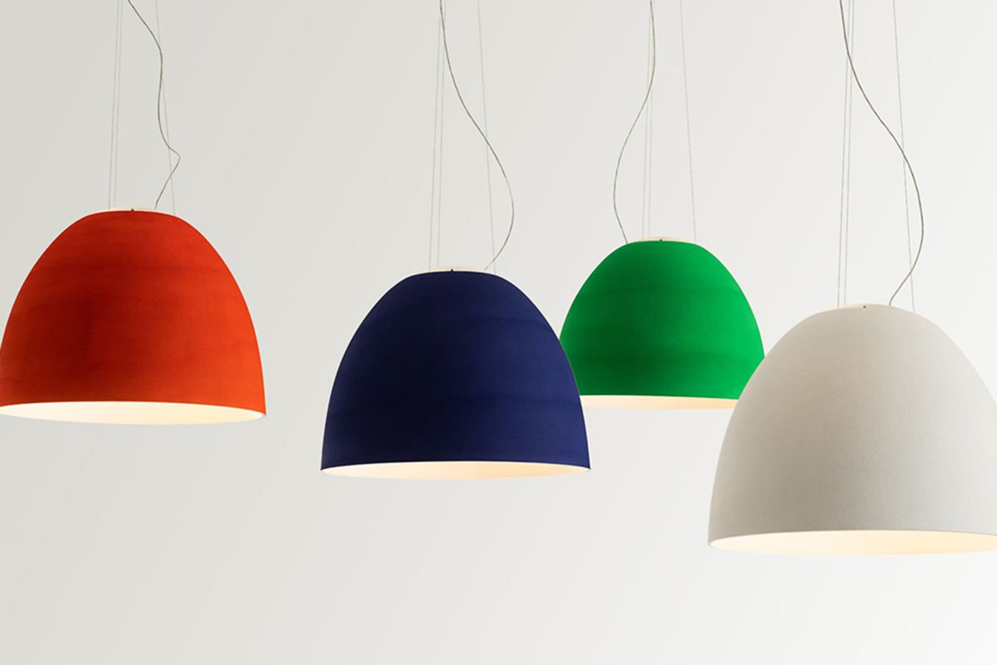 Vier Lampenköpfe in unterschiedlichen Farben