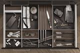 Innenausstattung "Classic" von Siematic aus Rauchkastanie und Aluminium ist flexibel einsetzbar.