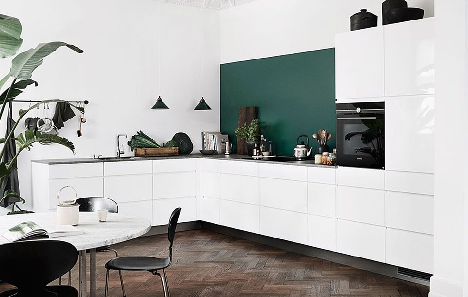 Küche "Mano" in Hochglanz von Kvik - [SCHÖNER WOHNEN]