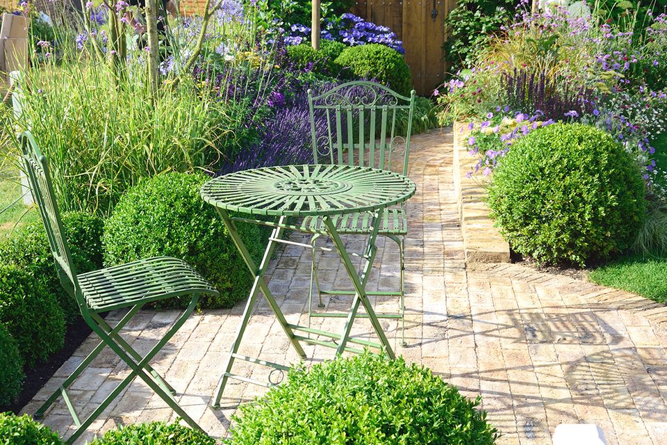 Gartenmöbel aus Eisen reinigen