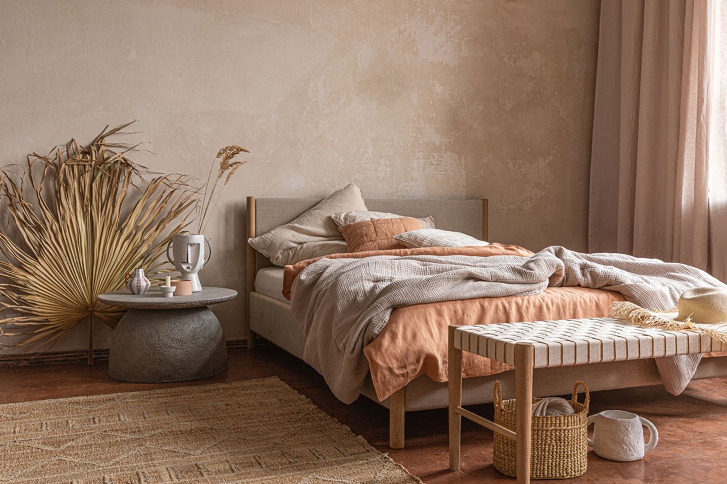 Mediterranes Schlafzimmer mit natürlichen Materialien   [SCHÖNER ...