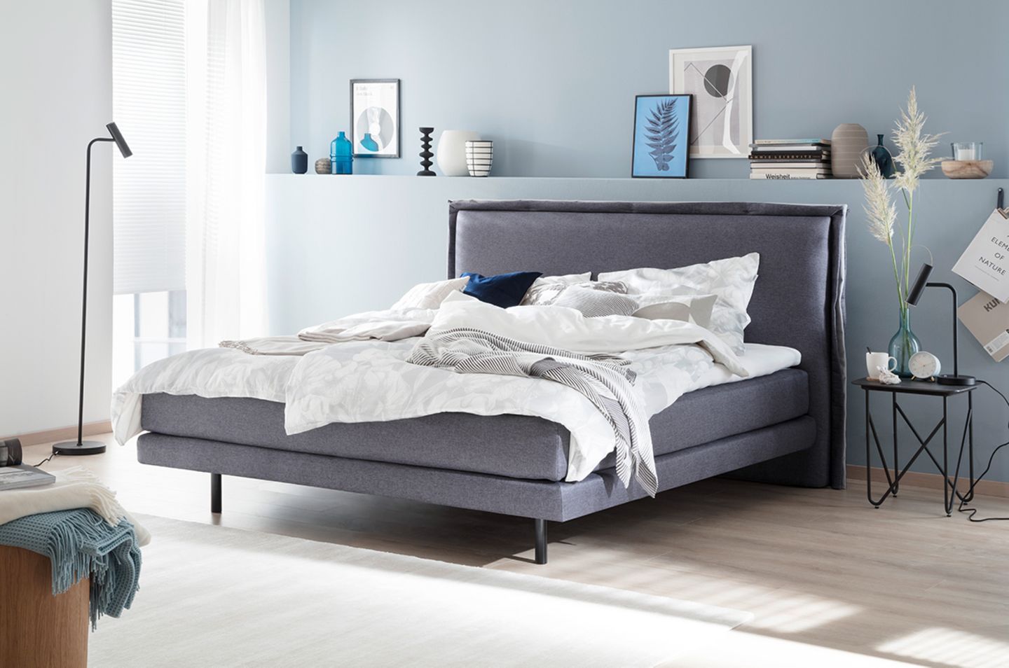 Das Bett mit Deko gekonnt in Szene setzen