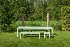 Loungeecke im Garten – wetterfeste Loungemöbel - [SCHÖNER WOHNEN]