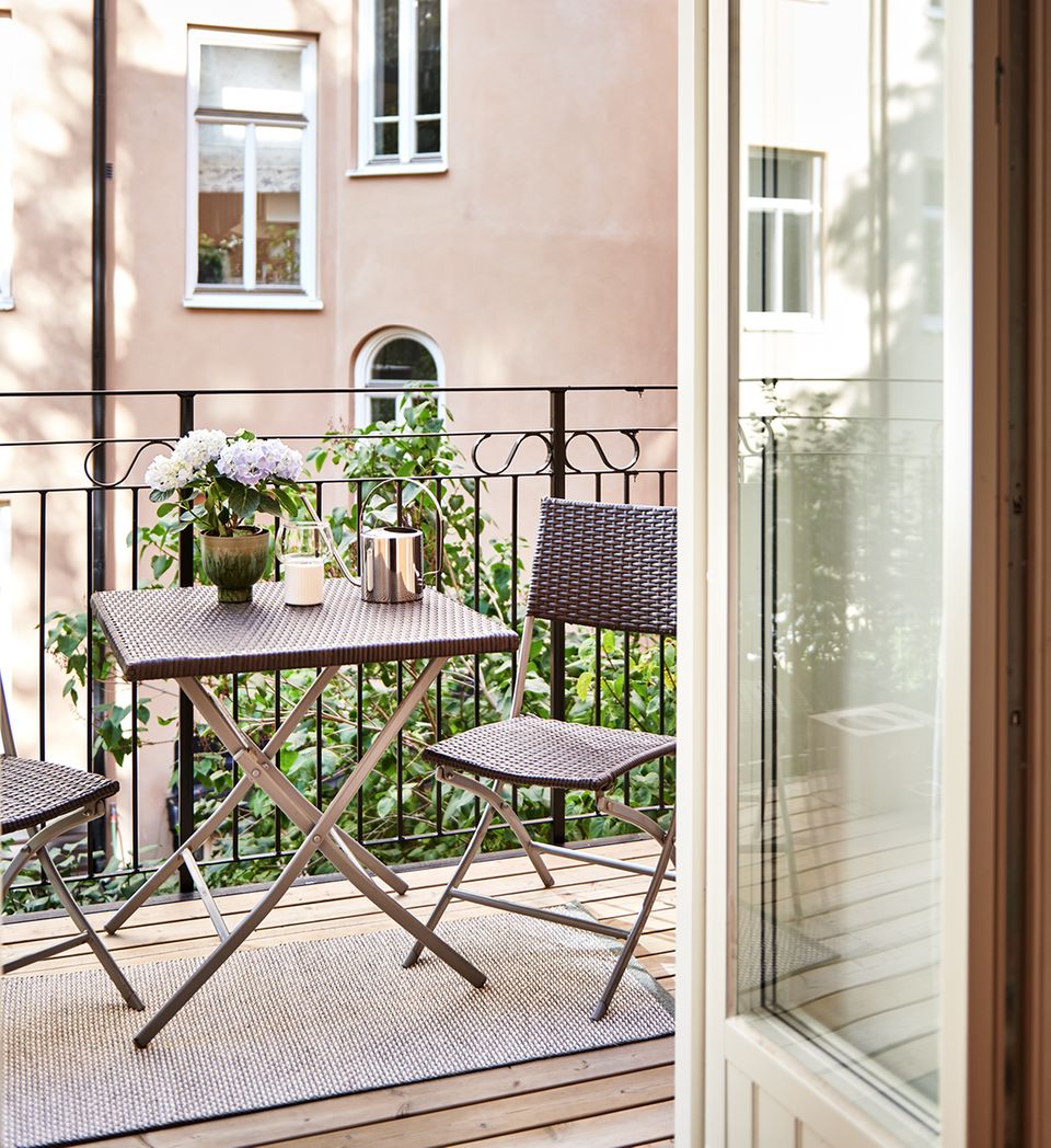 Balkon einer kleinen Wohnung in Stockholm