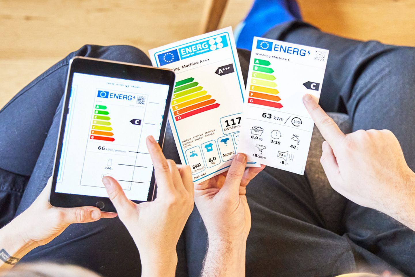 Das neue und das alte EU-Energielabel im Vergleich.