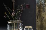 Vase "Ikebana" von Fritz Hansen einzeln mit verschiedenen Blüten bestückt