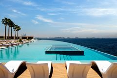 Pool auf der Terrasse des "Burj Al Arab"
