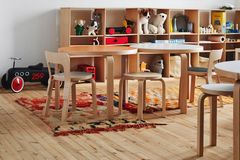 Kinderzimmer mit Kinderhocker NE60 von Artek