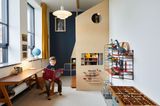 Kinderzimmer mit selbstgebauten Möbeln