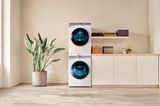 Hauswirtschaftsraum mit Waschmaschine und Trockner von Samsung