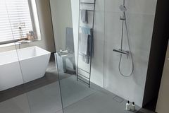 Ebenerdige Dusche "Stonetto" von Duravit im Badezimmer