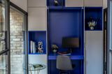 Arbeitszimmer mit wandfüllendem Stauraum