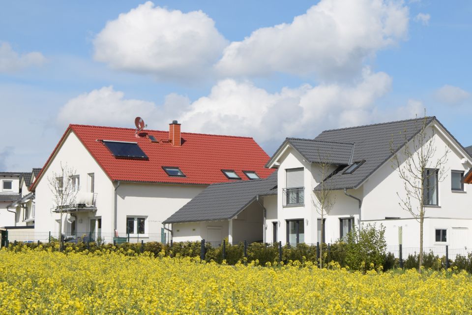 Wohnzimmer mit dunklem Boden gekonnt einrichten - [SCHÖNER WOHNEN]