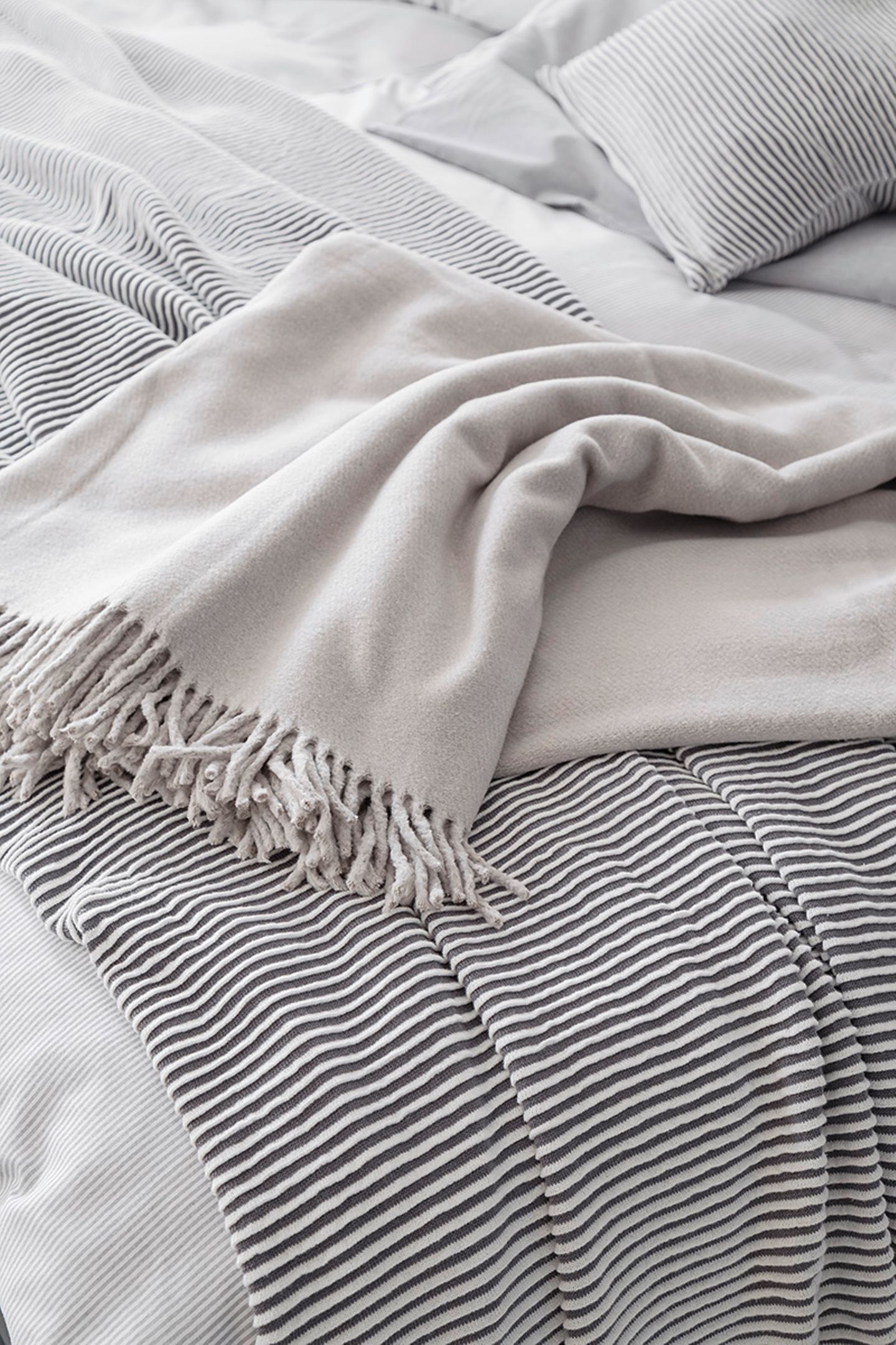 Plaid "Liv" und "Basic" - [SCHÖNER WOHNEN]