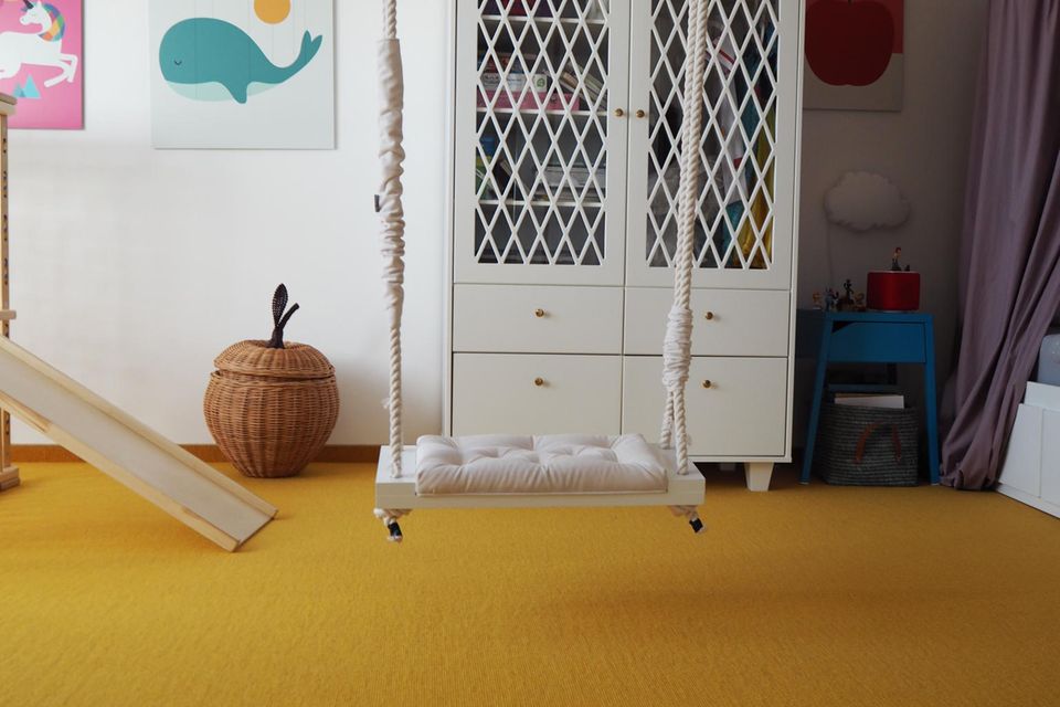 Gelber Teppich im Kinderzimmer