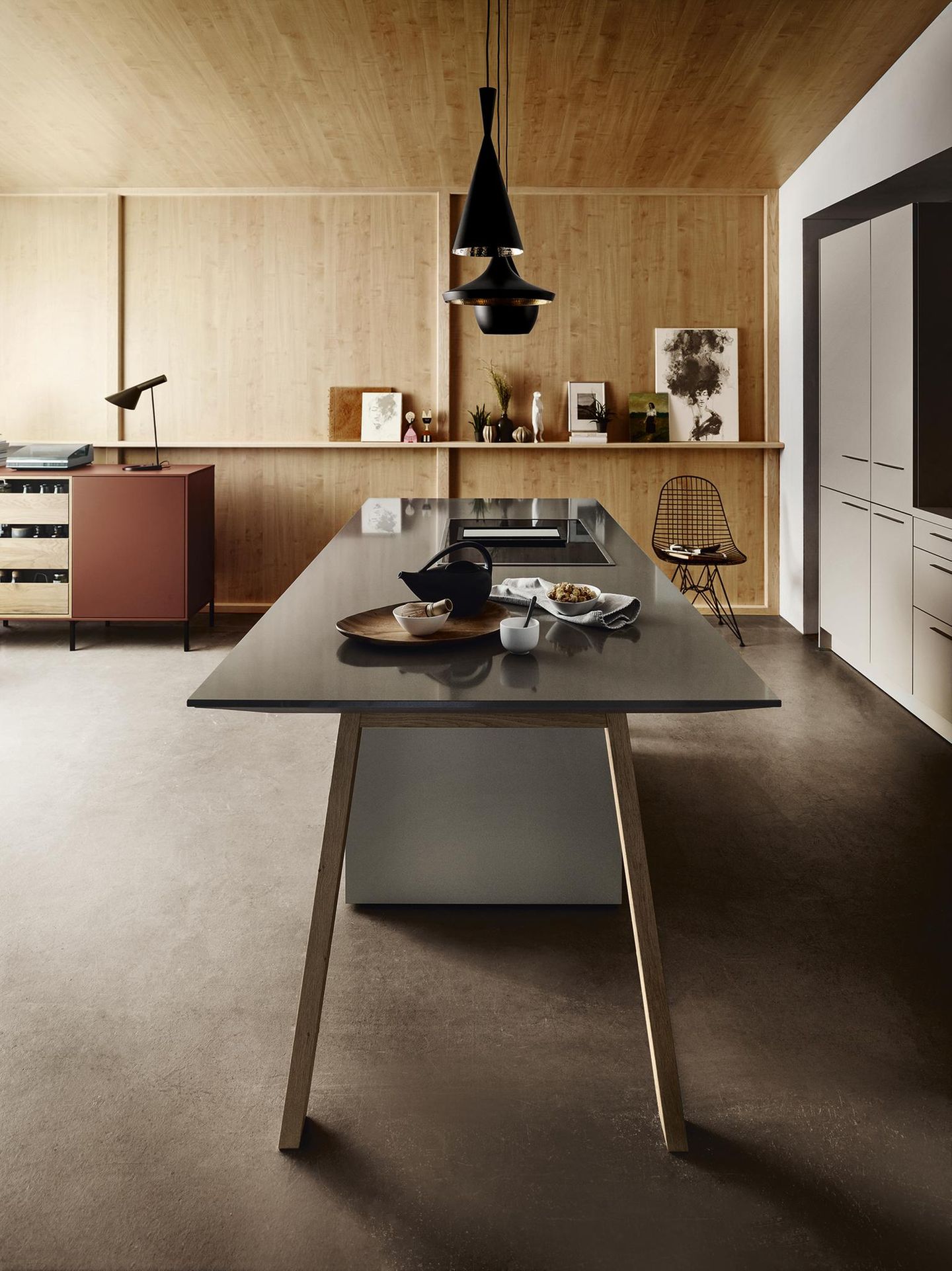 Kochtisch von next125 in einer Wohnküche mit Holzverkleidung