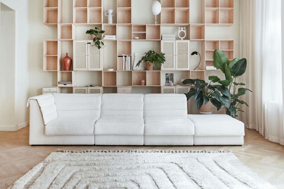 7.1 Aufstellung Sofa An Der Wand Großes Regal hinter dem Sofa - [SCHÖNER WOHNEN]