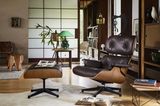 "Eames Lounge Chair" von Vitra in einem Midcentury-Wohnzimmer