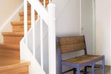 Treppe von Treppenmeister aus Holz mit weiß lackiertem Geländer