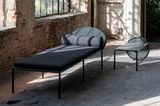 Daybed aus grünem Stahl mit Nackenrolle in Fabrikhalle
