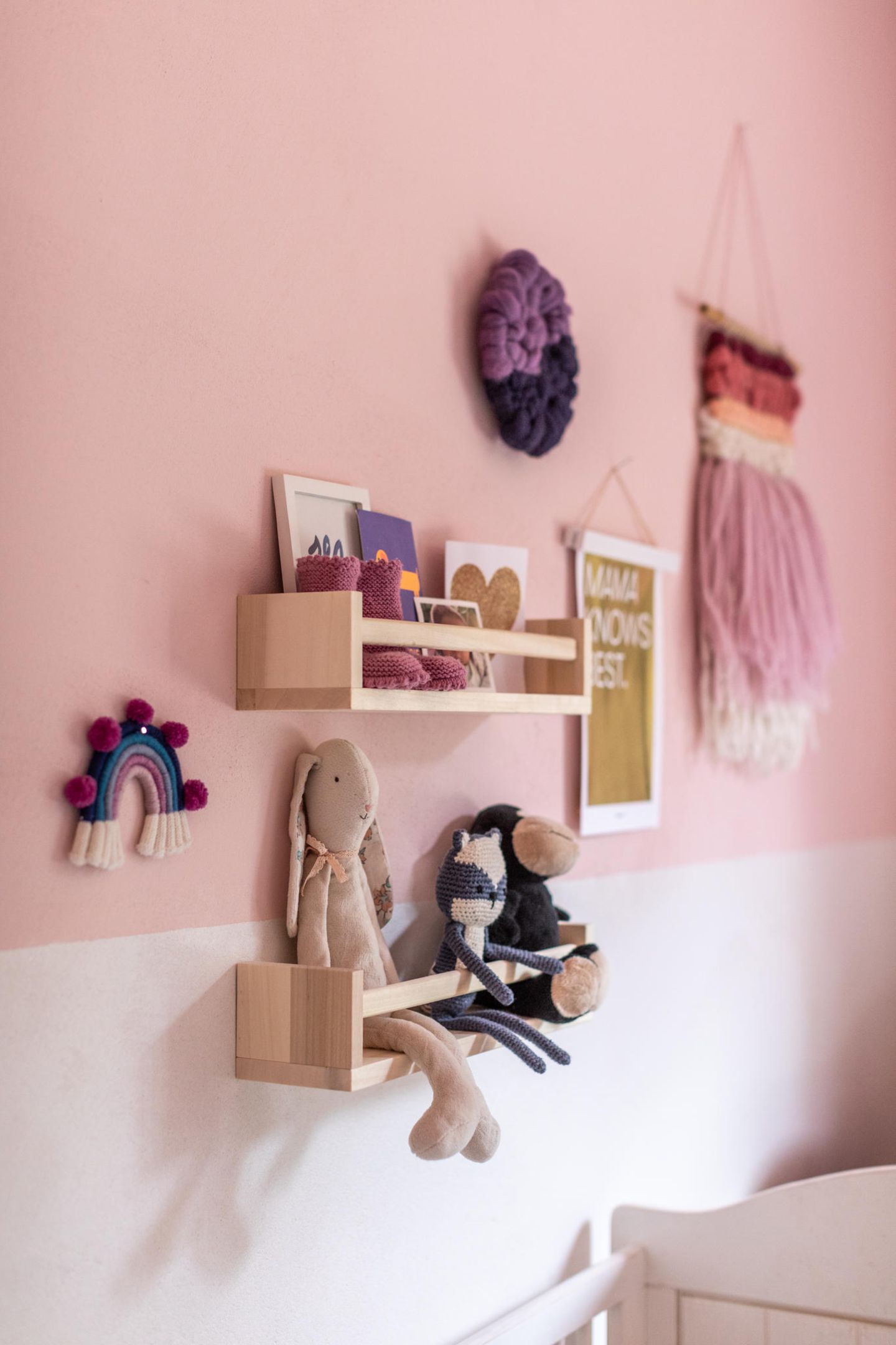 Kinderzimmerwand in Rosa