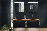 Schwarzes Badezimmer von Pelipal mit Doppelwaschtisch und beleuchteten Wandspiegeln