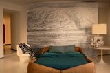 Modernes Schlafzimmer mit Panoramadekor einer lebensgroßen Landschaft in Schwarz-Weiß