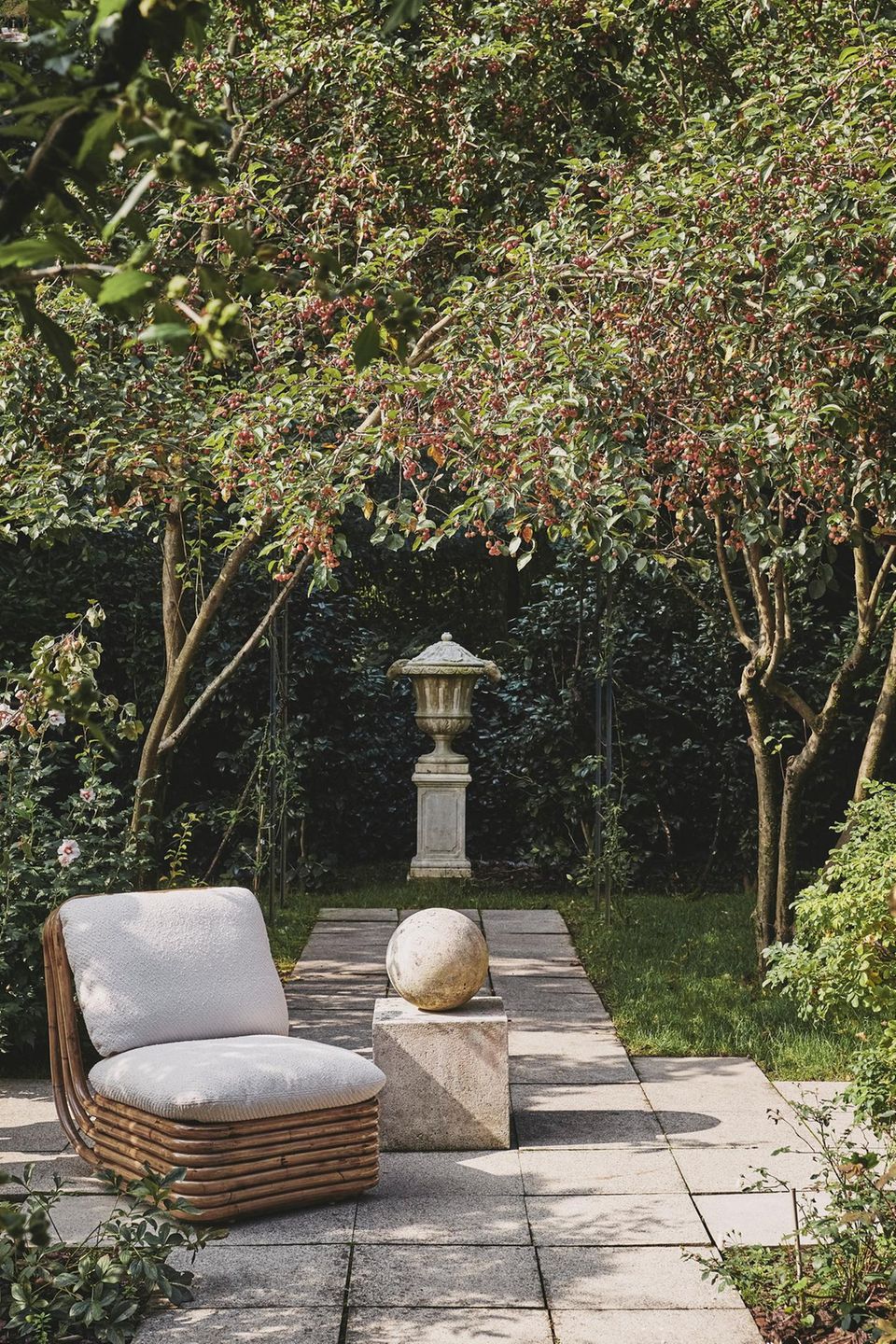 Kleine asiatische Sitzecke im Garten [SCHÖNER WOHNEN]