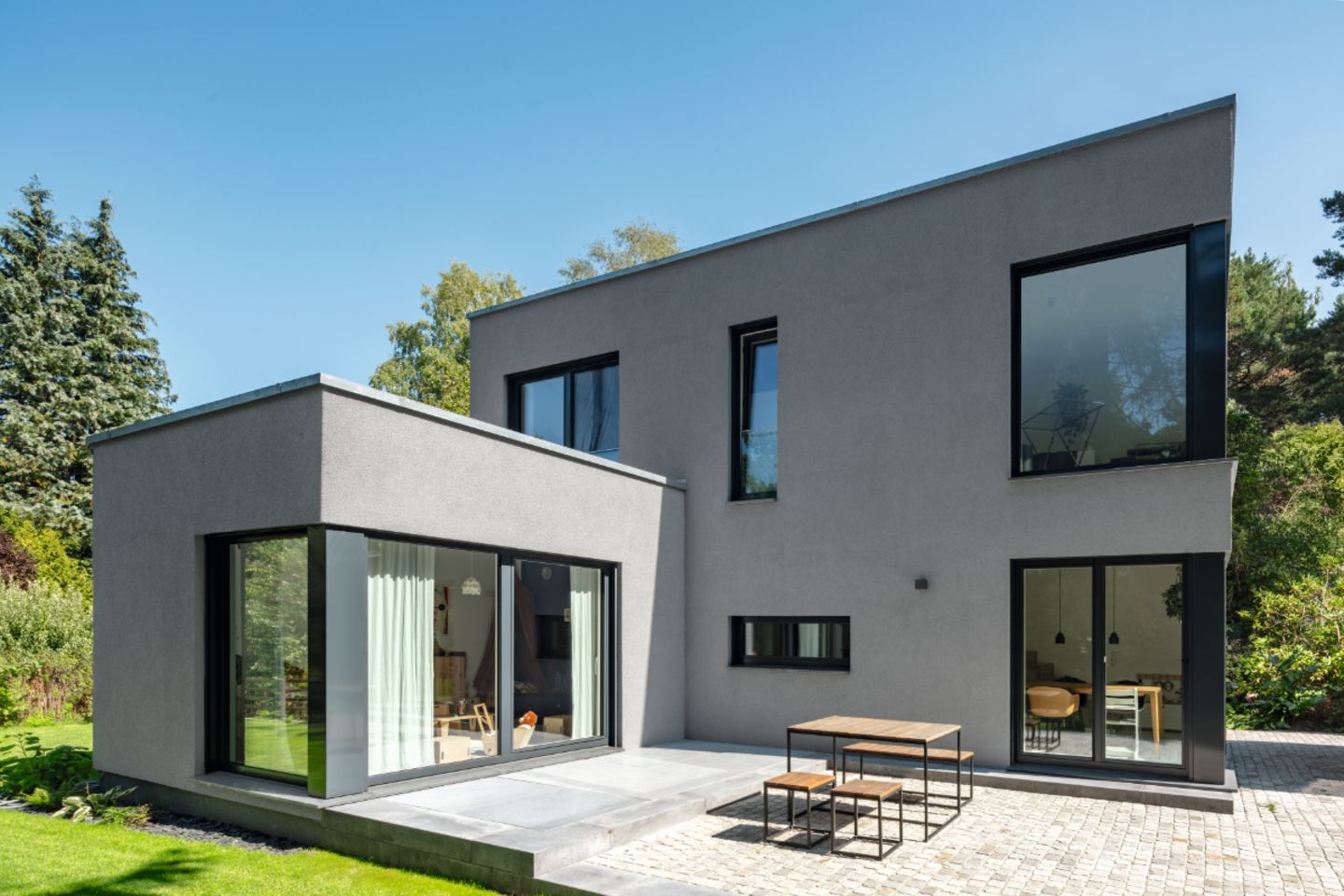 Spannende Gebudevorbau Mit Fenstern Bilder