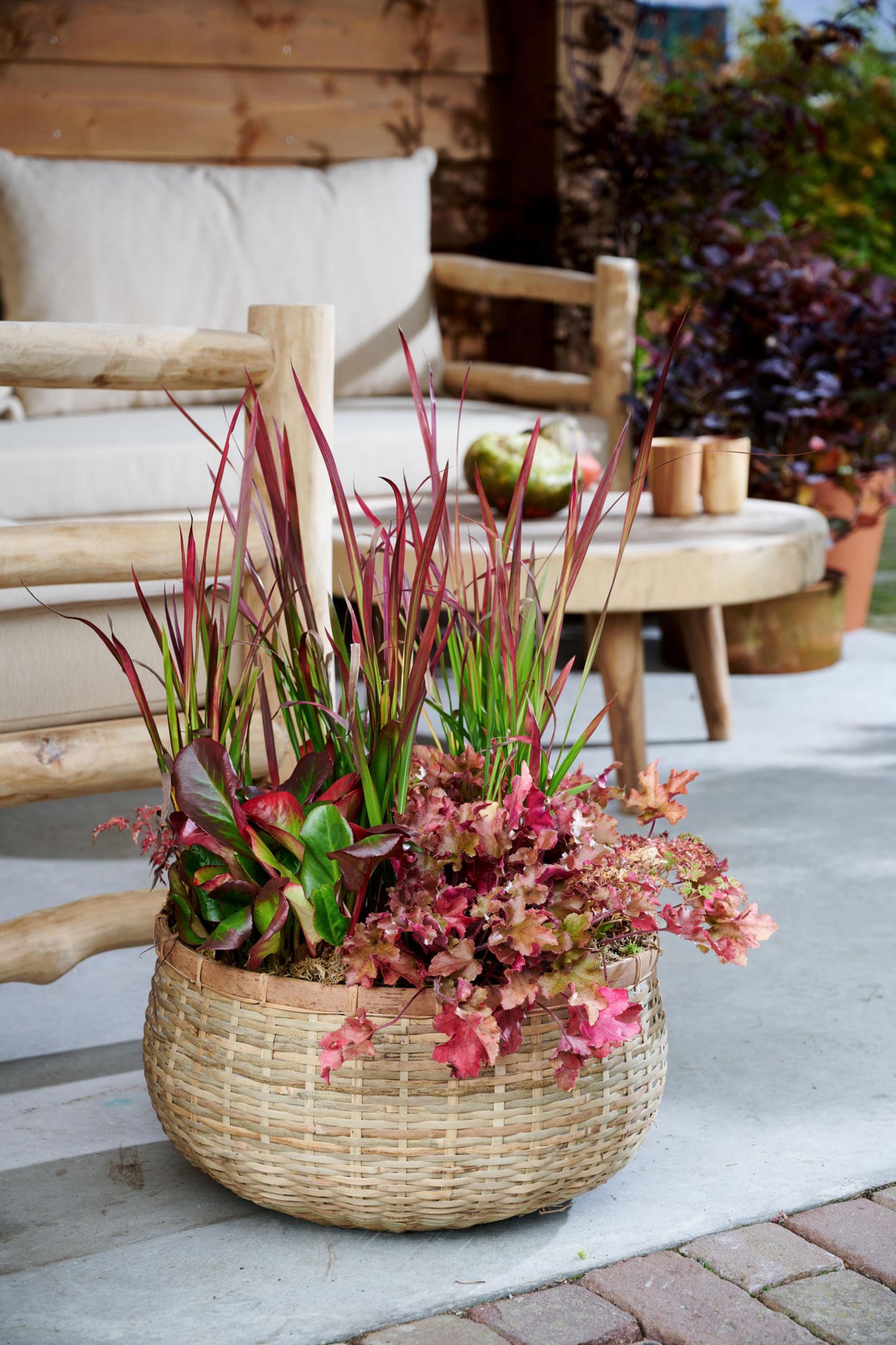 Für Hauseingang & Balkon: Herbstdeko im Korb