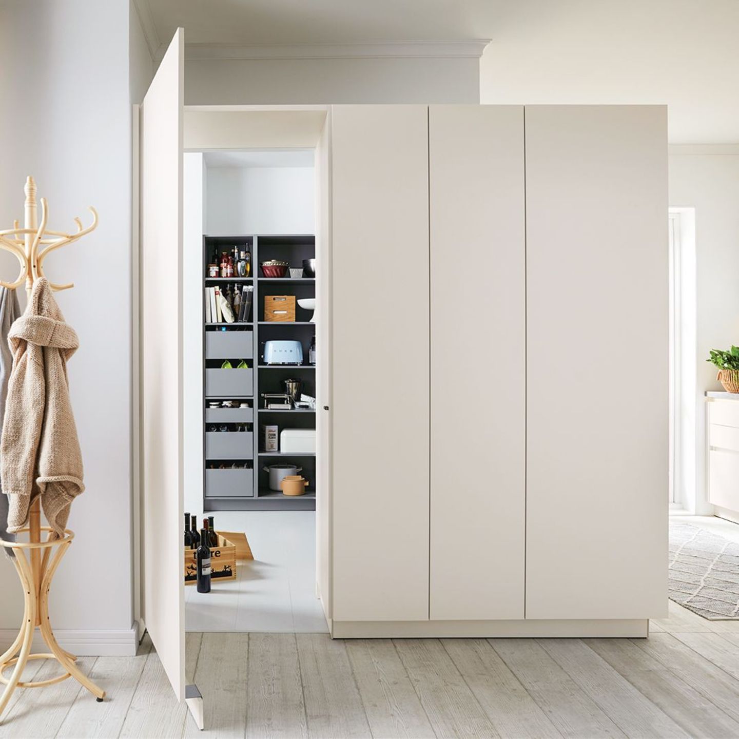 Schrank mit Geheimtür: Pantry-Küche abtrennen