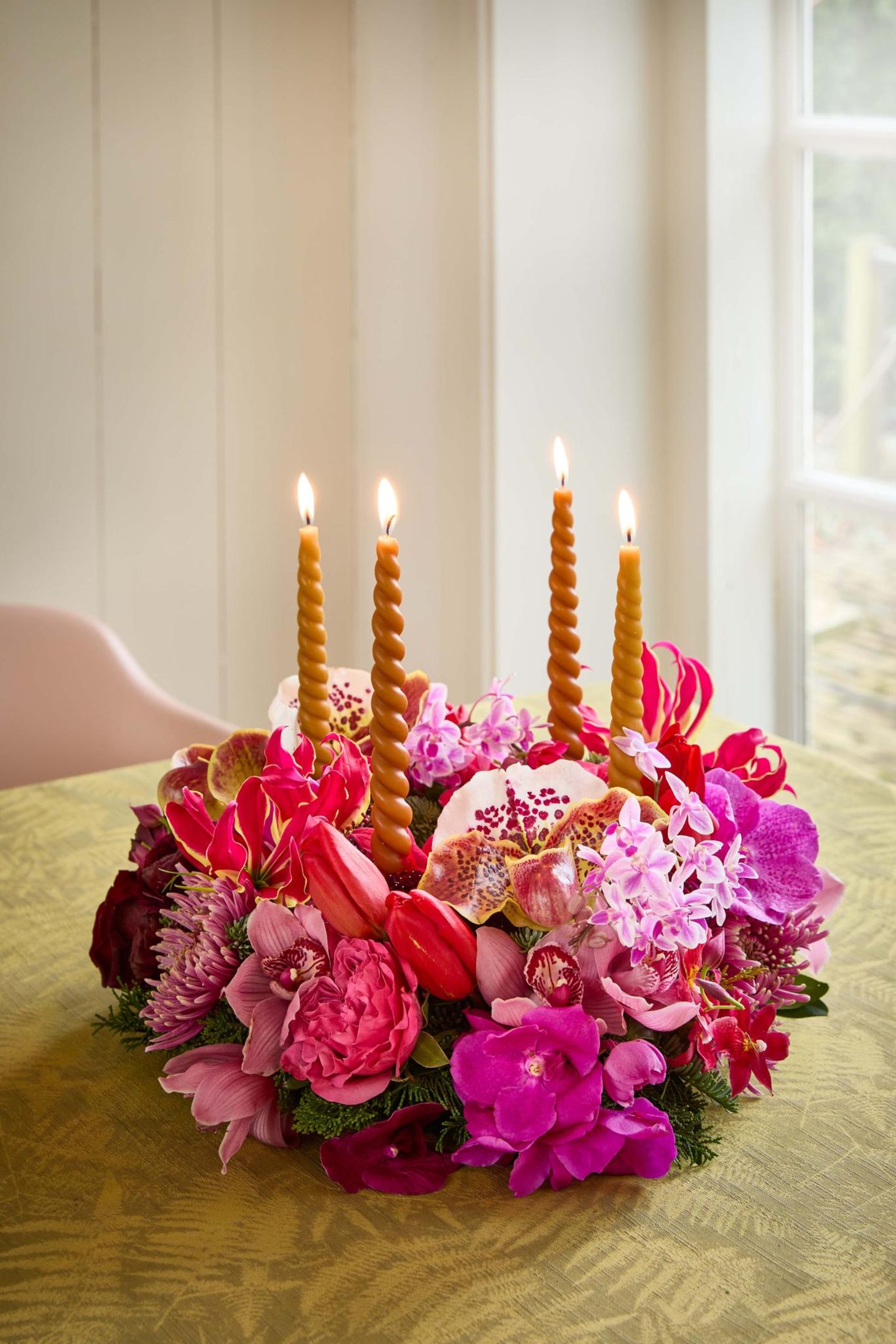 Adventskranz aus pinken Blüten