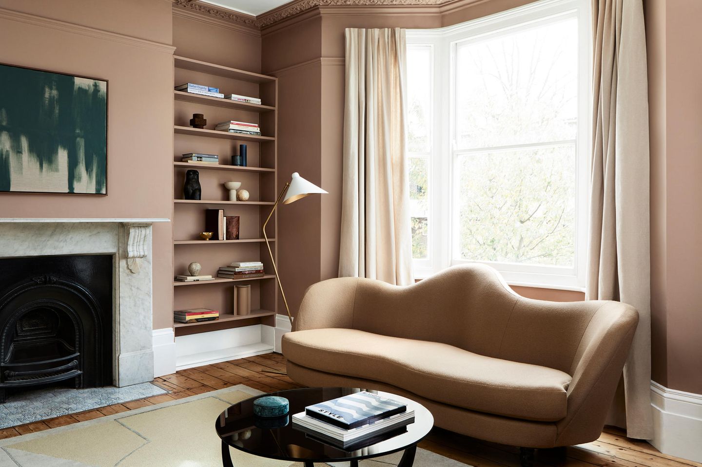 Wohnzimmer in Beige und Gold
