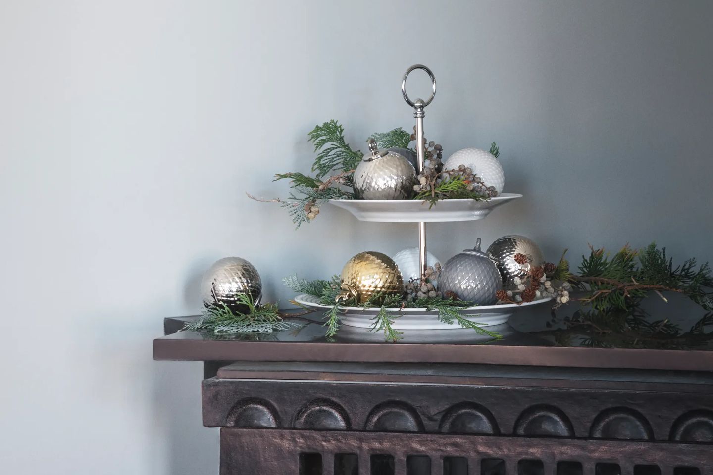 Etagere weihnachtlich dekorieren