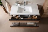Waschtischunterschrank-Schubladen mit Badezimmerutensilien und weißem Keramikwaschbecken aus der SCHÖNER WOHNEN-Kollektion