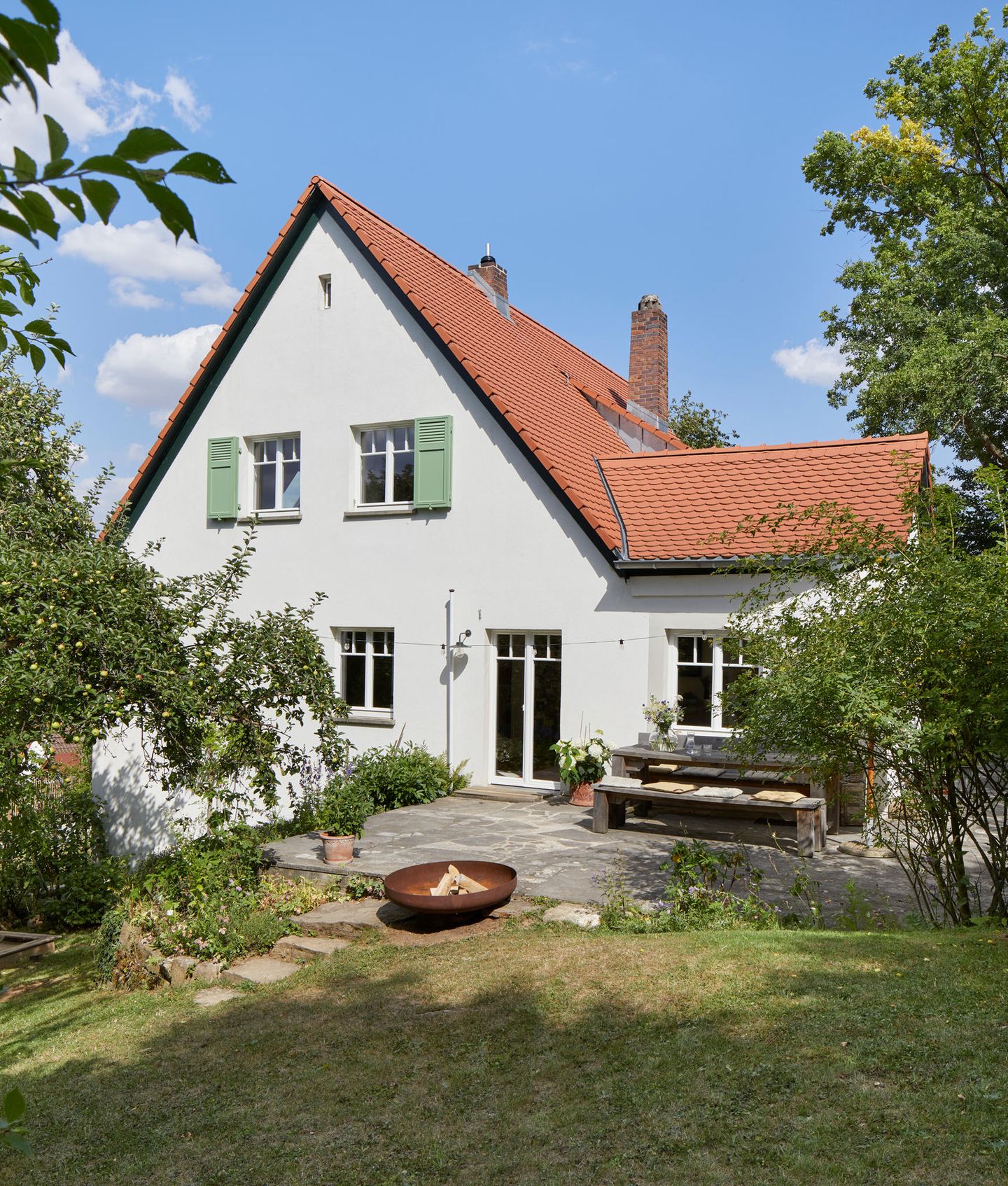 46+ 20 Jahre Haus Mit Teich, Ein mit reet gedecktes fachwerkhaus, das