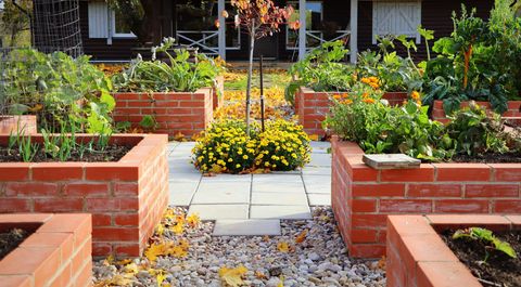 Hochbeet aus Mauersteinen [SCHÖNER WOHNEN]